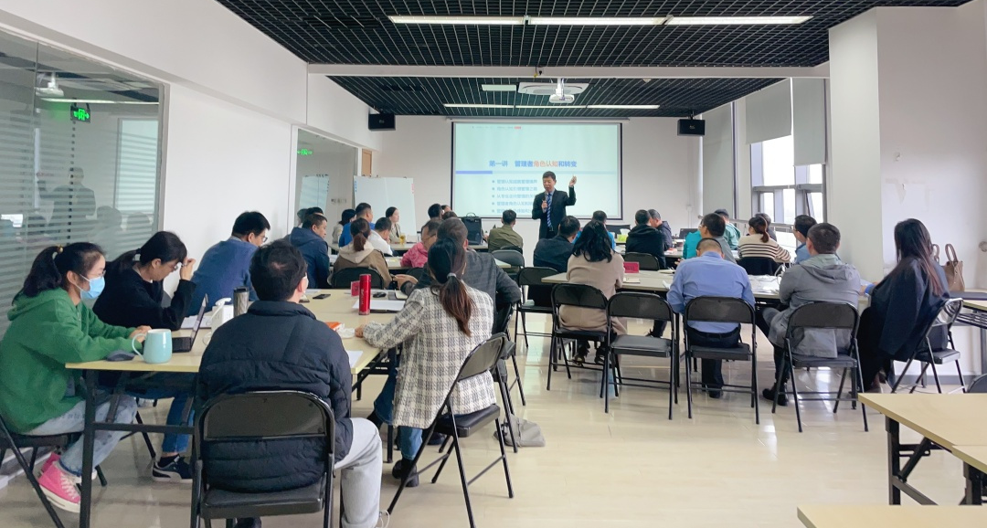 聚势谋远，，，惟实励新 | 金沙乐娱场5555199vip2023年中高层治理职员培训会圆满竣事